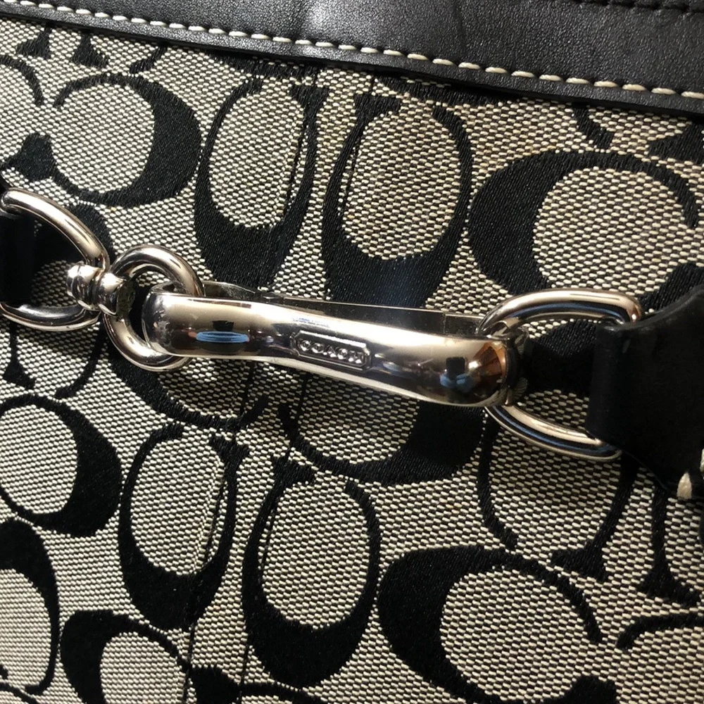 Coach Hamptons Signature C Medium Carryall Tote Bag. In GUC
Black Leather - Picture 7 of 15